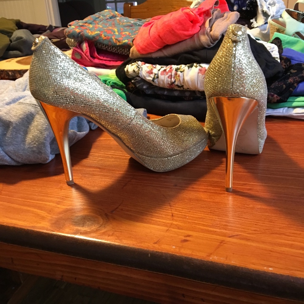 Gold Michael Kors size 7 heels
